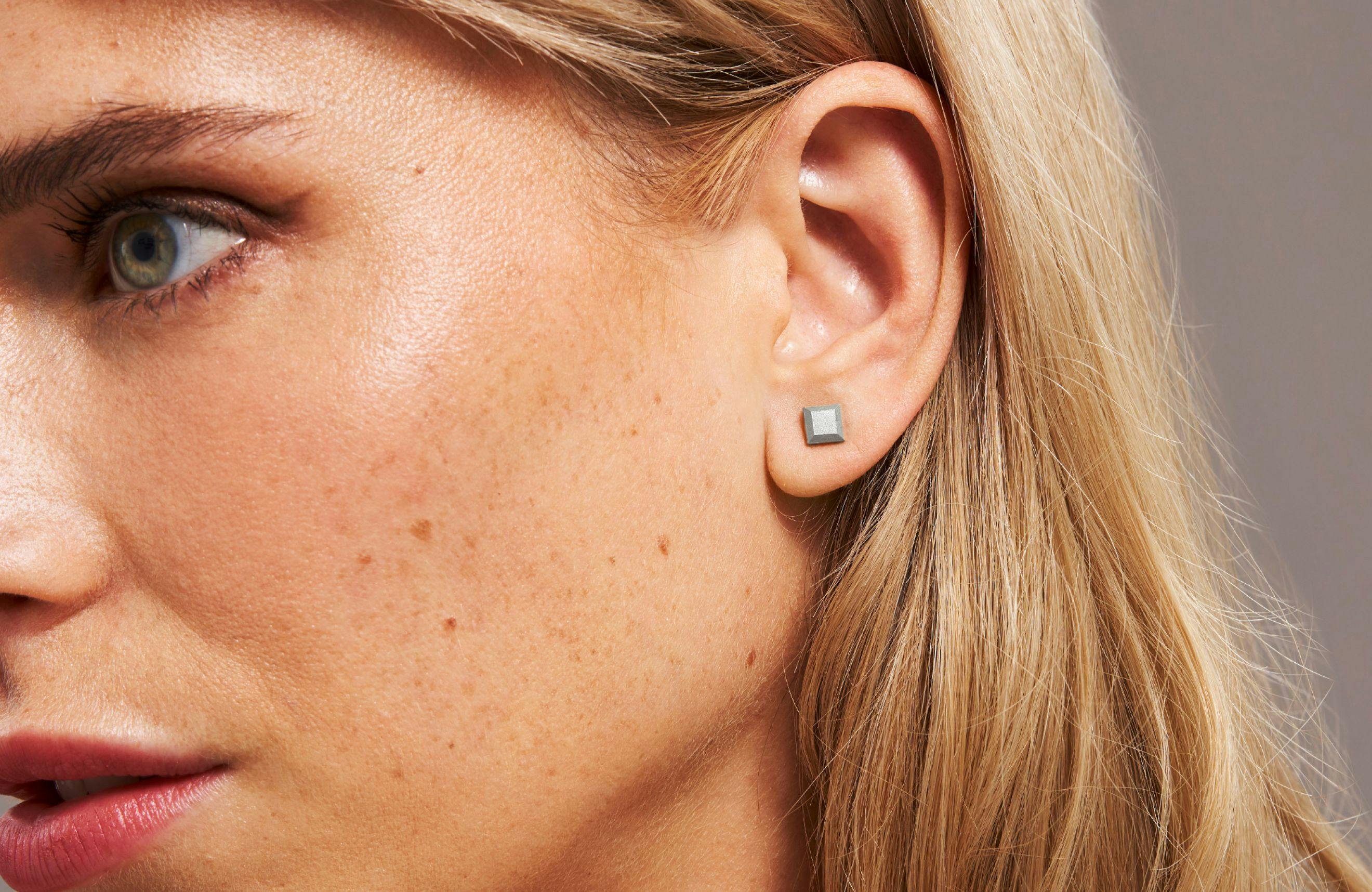 Model image - platinum Earrings